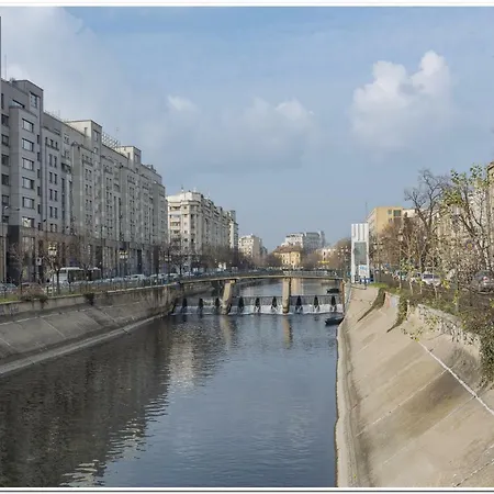 Apartment Studio Over The River Bukarest